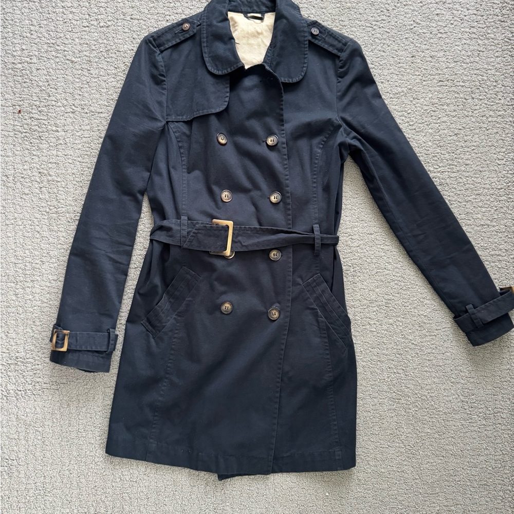 Classic Navy Trench Coat with Belted Waist and Epaulettes